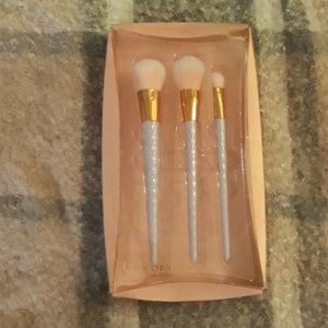 BNIB♥️ 3 PIECE UNICORN MAKEUP BRUSHES